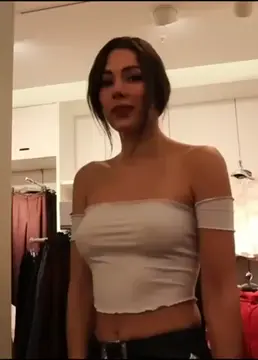 She's so slutty i love it i want to be just like her