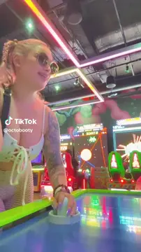 Hanging out playing air hockey @octobooty