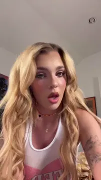 Gabbie looking great in this tight top!