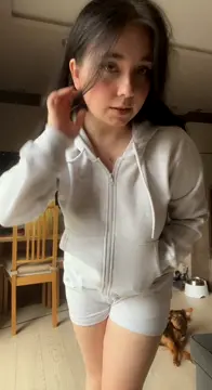 Hiding some nice natural melons - Free TikTok Porn Video