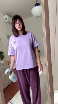 The reflection reveals what’s underneath  - Free TikTok Porn Video